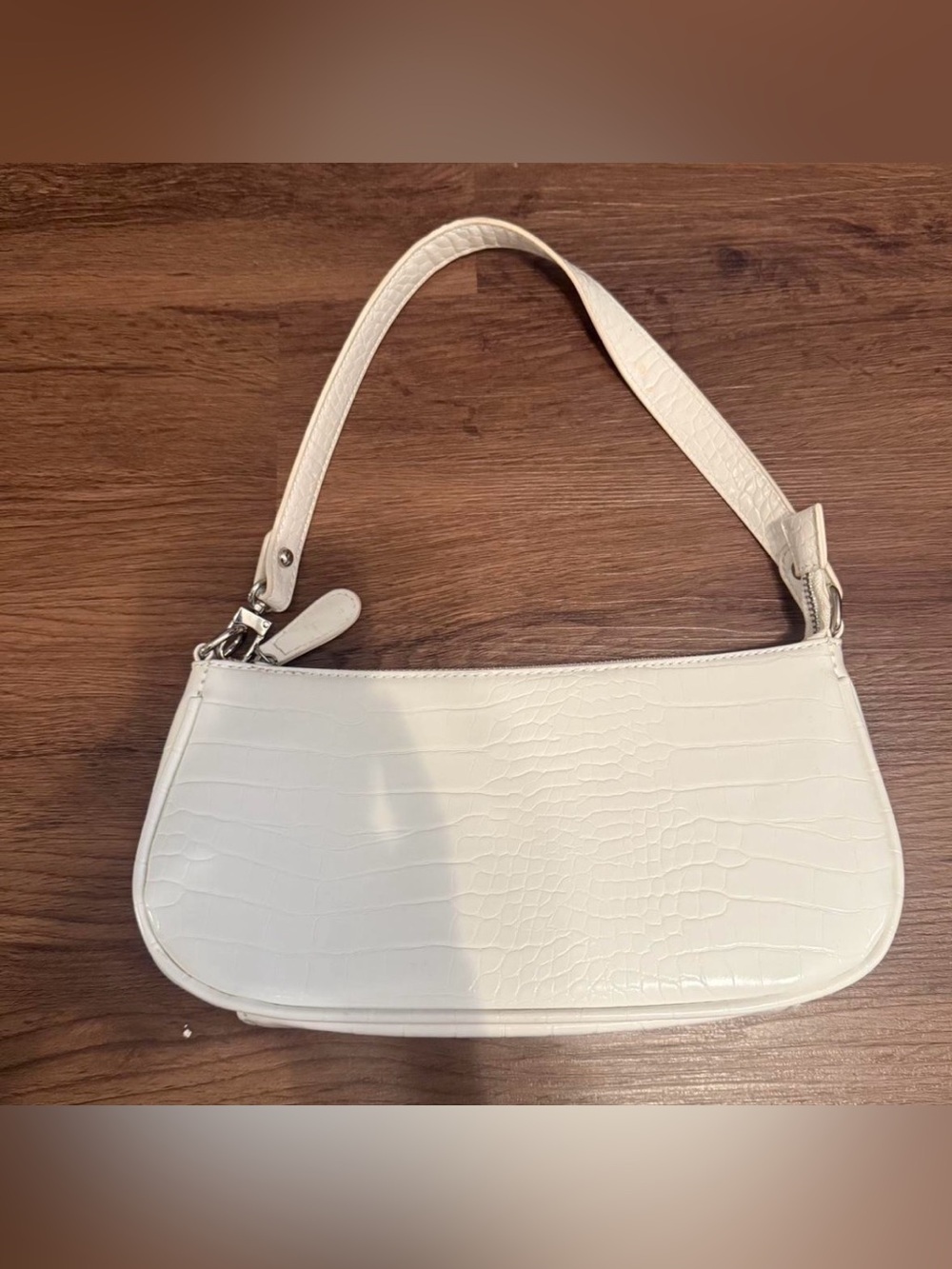 White/Cream Handbag 
Excellent condition!

Has crocodile print